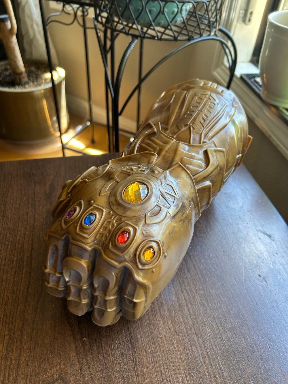 Disney Parks Marvel Avengers Infinity War Thanos Infinity Gauntlet sipper cup